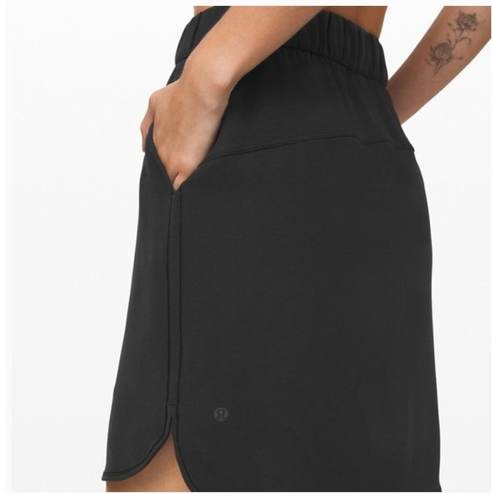 Lululemon On The Fly Skirt Black Elastic Waist Drawstring‎ Athleisure Size 8 - Picture 2 of 7
